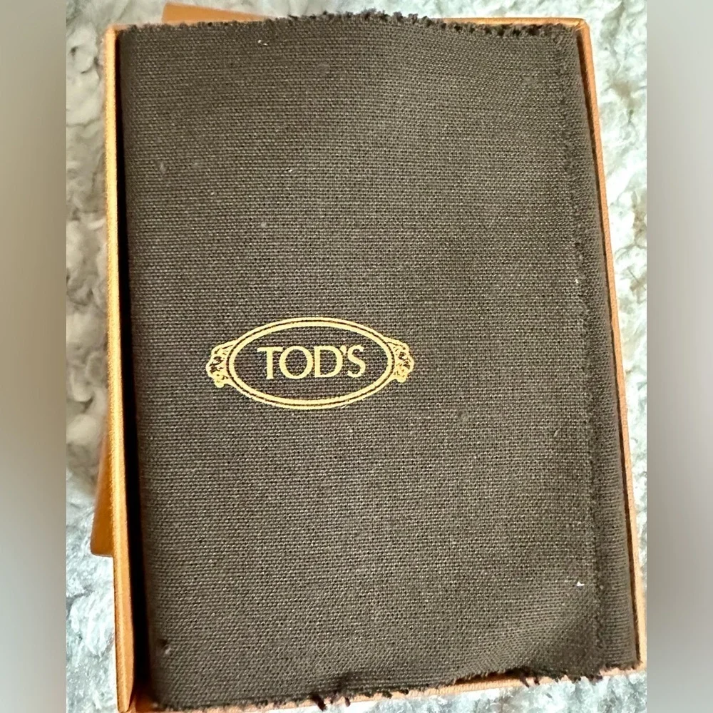 Discontinued Tod’s Blue Pebbled Leather Zip Around Wallet NWT Box Made Italy